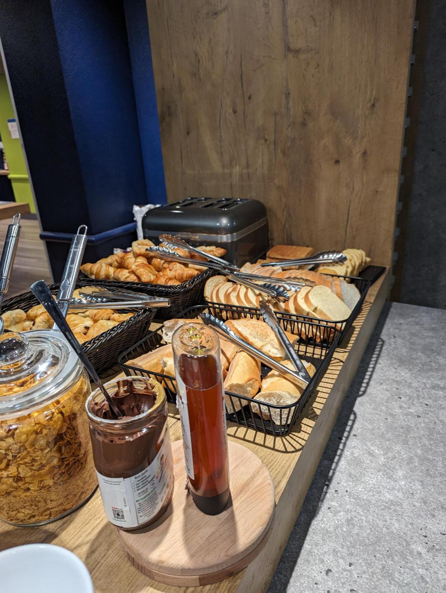 Ibis Budget Saint-Omer Centre Bagian luar foto