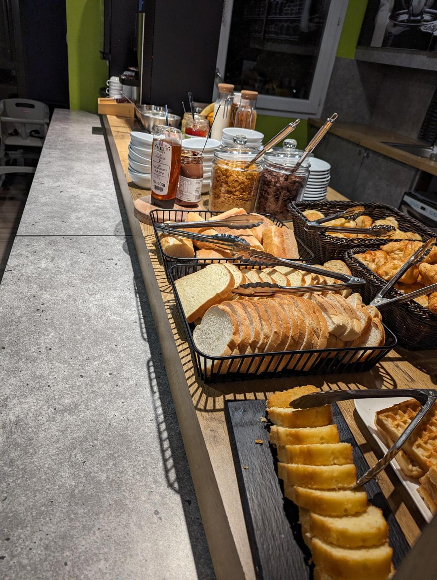 Ibis Budget Saint-Omer Centre Bagian luar foto