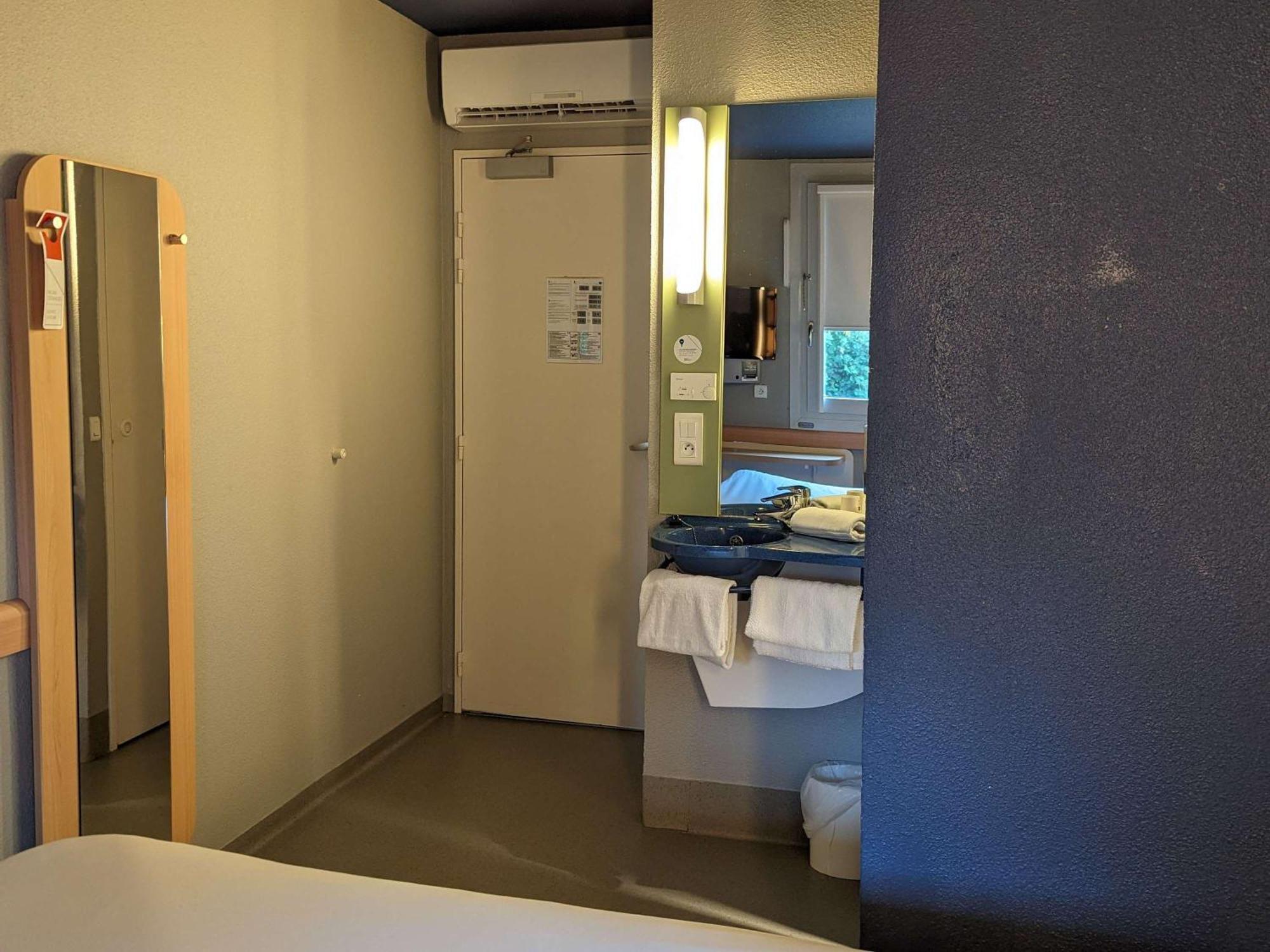 Ibis Budget Saint-Omer Centre Bagian luar foto