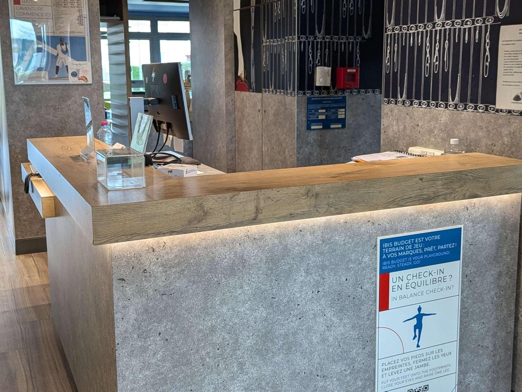 Ibis Budget Saint-Omer Centre Bagian luar foto